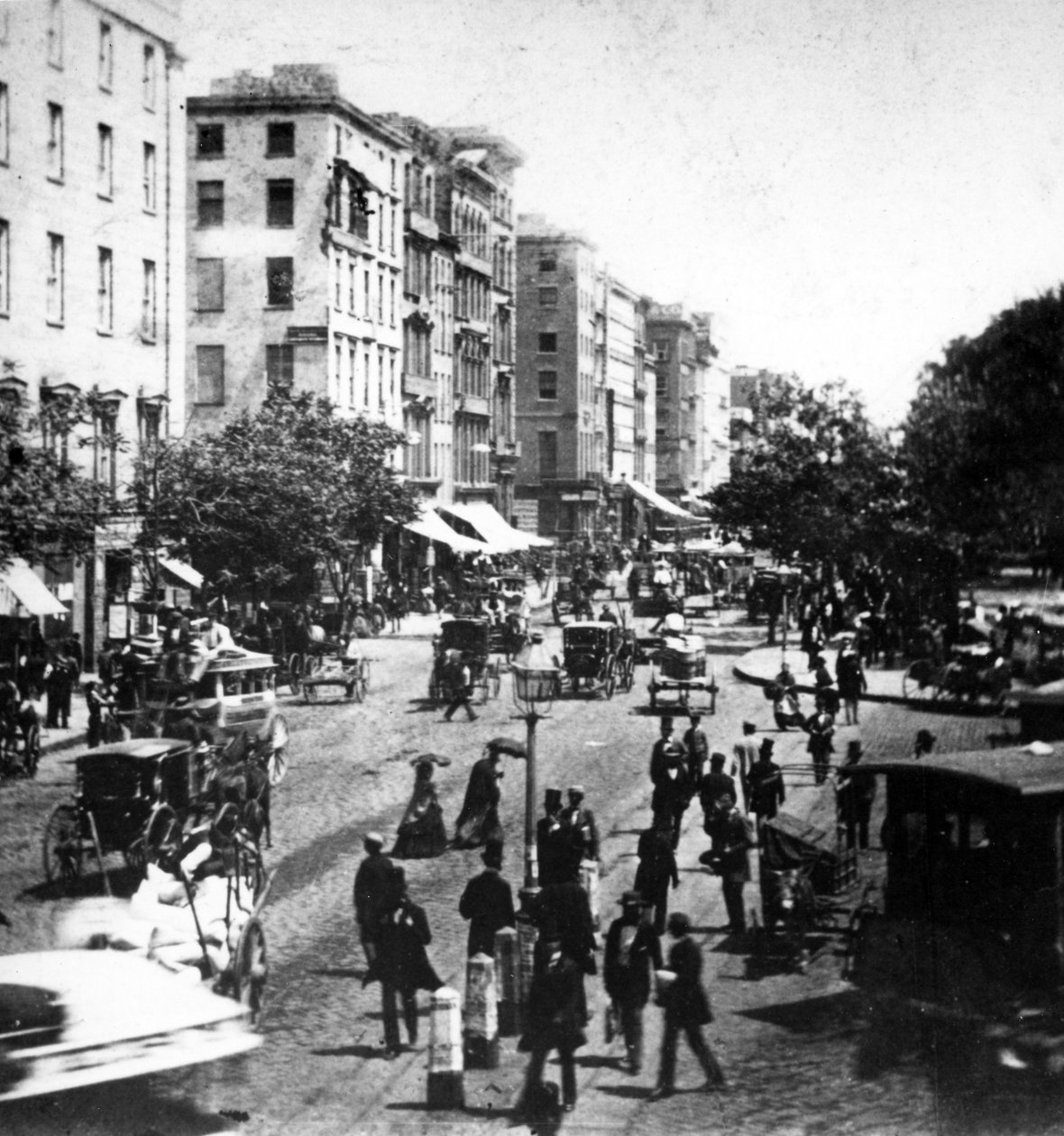 Näkymä Broadwaylle Barnumin museosta, dc.1860s tekijältä American Photographer