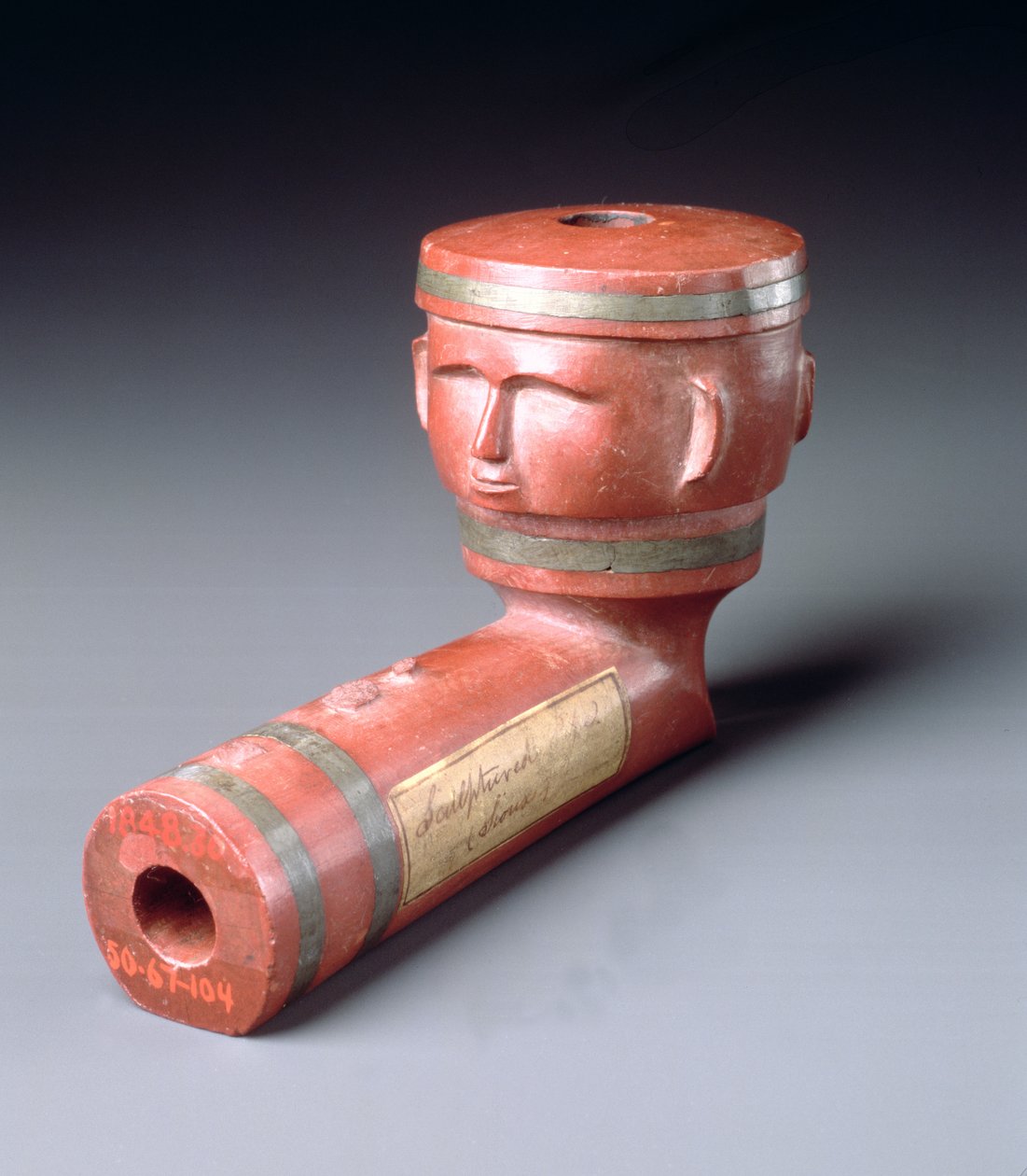 Inlayed Pipe Bowl with Two Faces, Sioux, Minnesota, 1801-33 (stealiitti ja lyijy) tekijältä American School