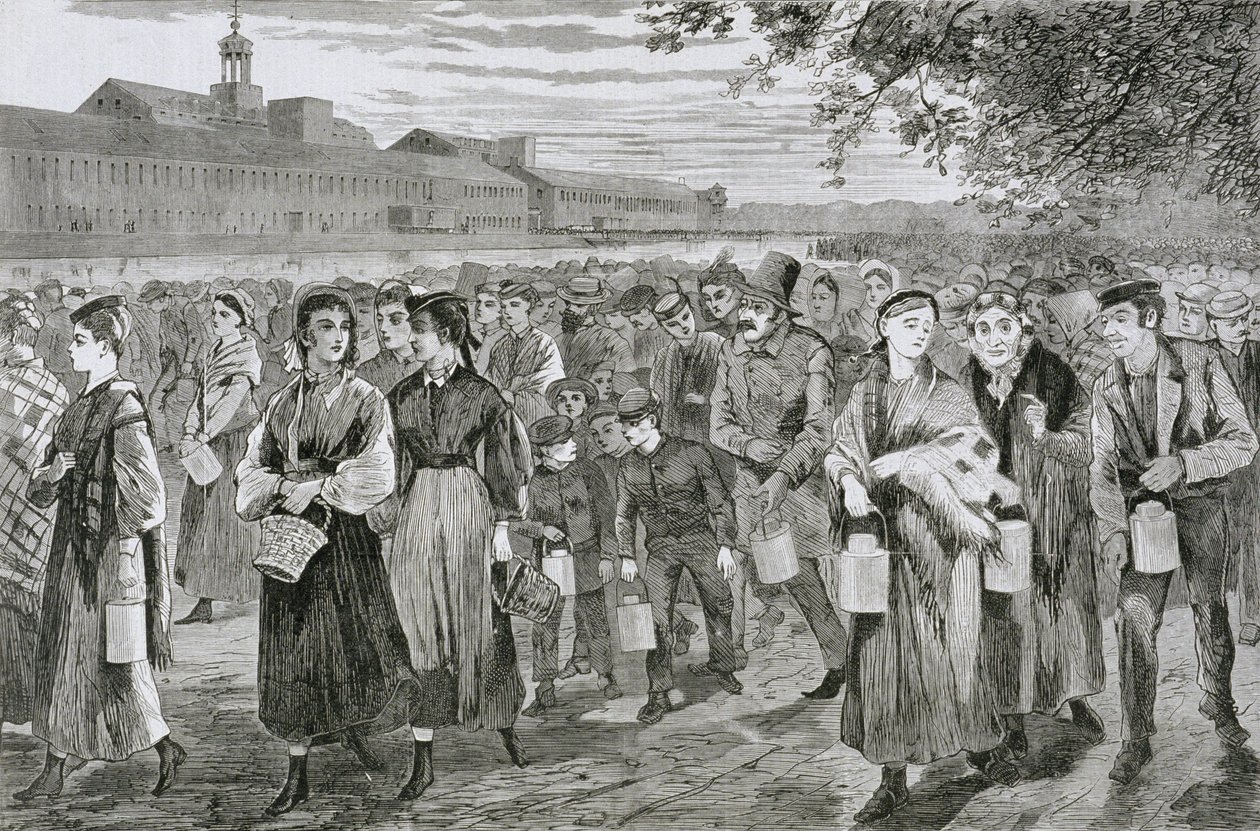 Miehet ja naiset lähtevät tehtaalta töiden jälkeen lounassämpäri mukanaan, 1868 tekijältä American School