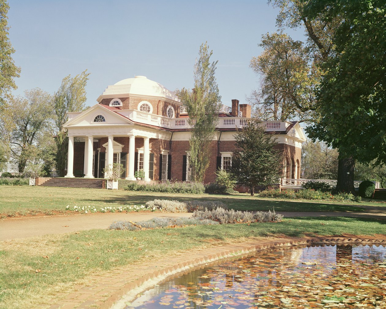 Näkymä vuonna 1772 rakennetun Thomas Jeffersonin (1743-1826) koti Monticellon länsijulkisivulle tekijältä American School