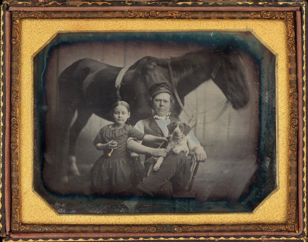 Muotokuva miehestä ja tytöstä hevosen ja koiran kanssa tekijältä American 19th Century