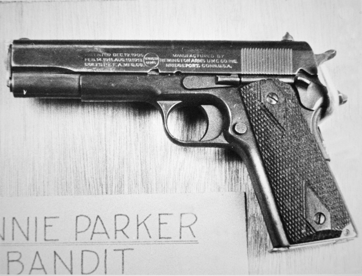 Bonnie Parkerin (1910-34) pistooli tekijältä American Photographer