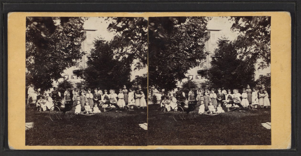 Lapset ja leikkipaikka, Oneida Community, New Yorkin osavaltio, n. 1870 (m/v kuva) tekijältä American Photographer