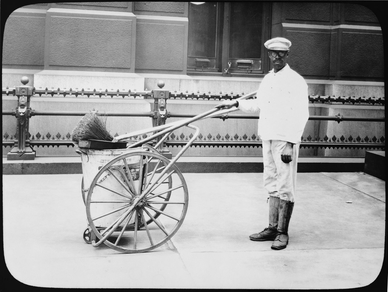 City Street Cleaner, Philadelphia, n. 1920 tekijältä American Photographer