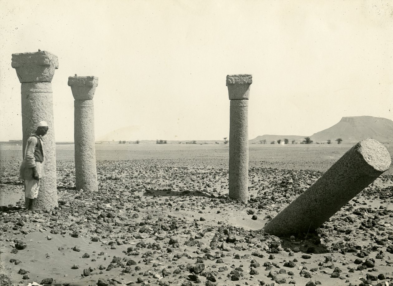 Koptikirkon pylväät lännestä nähtynä, Sain saari, Egypti, valokuva Breasted, Oriental Institute, Chicagon yliopisto, noin 1920 tekijältä American Photographer