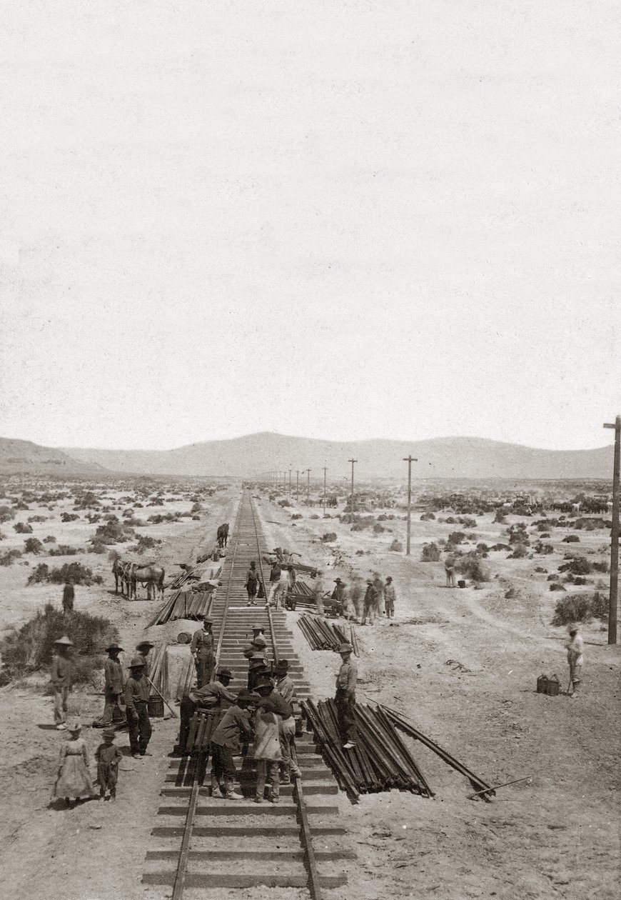 Central Pacific Railwaysin rakentaminen vuonna 1869 - Nevada - Työntekijät rakentavat Central Pacific Companyn rautateitä rakentaakseen ensimmäisen Pohjois-Amerikan mannertenvälisen rautatien. (Keski-Tyynenmeren rautatieyhtiö) tekijältä American Photographer