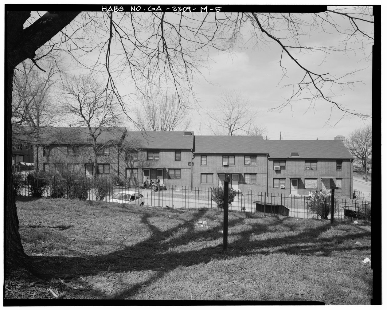 East side - Clark Howell Homes, Building J-1, 432 Venable Street, Atlanta, Fulton County, GA (m/v kuva) tekijältä American Photographer