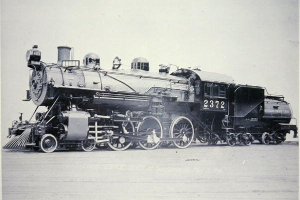Eteläisen Tyynenmeren rautatien moottori 2372 luokka T-32 (m/v kuva) tekijältä American Photographer