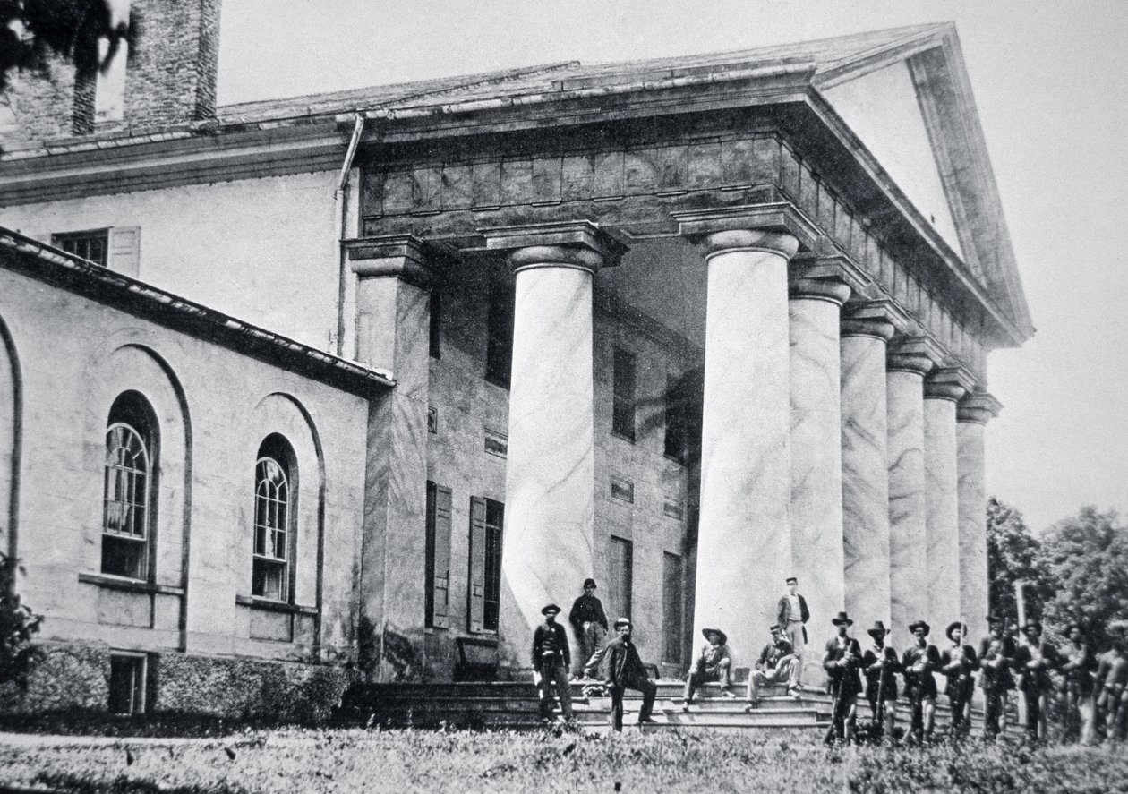 Liittovaltion joukot miehittävät Robert E. Leen kartanon, Arlington House (m/v kuva) tekijältä American Photographer