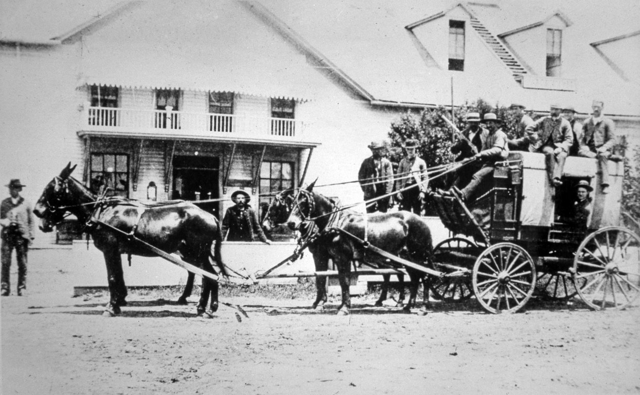 Täysin ladattu vanhan lännen lavabussi, n. 1885 (m/v valokuva) tekijältä American Photographer