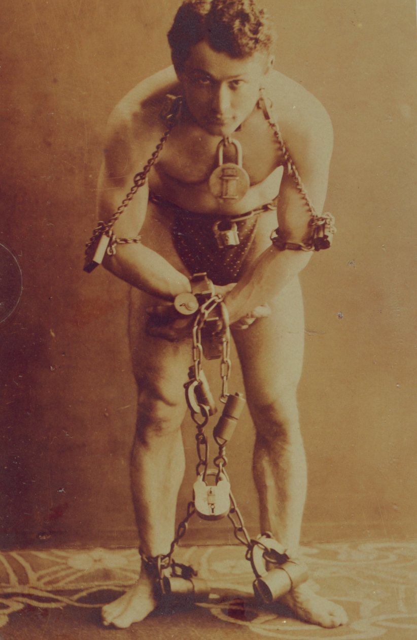 Harry Houdini ketjuissa, n. 1899 tekijältä American Photographer