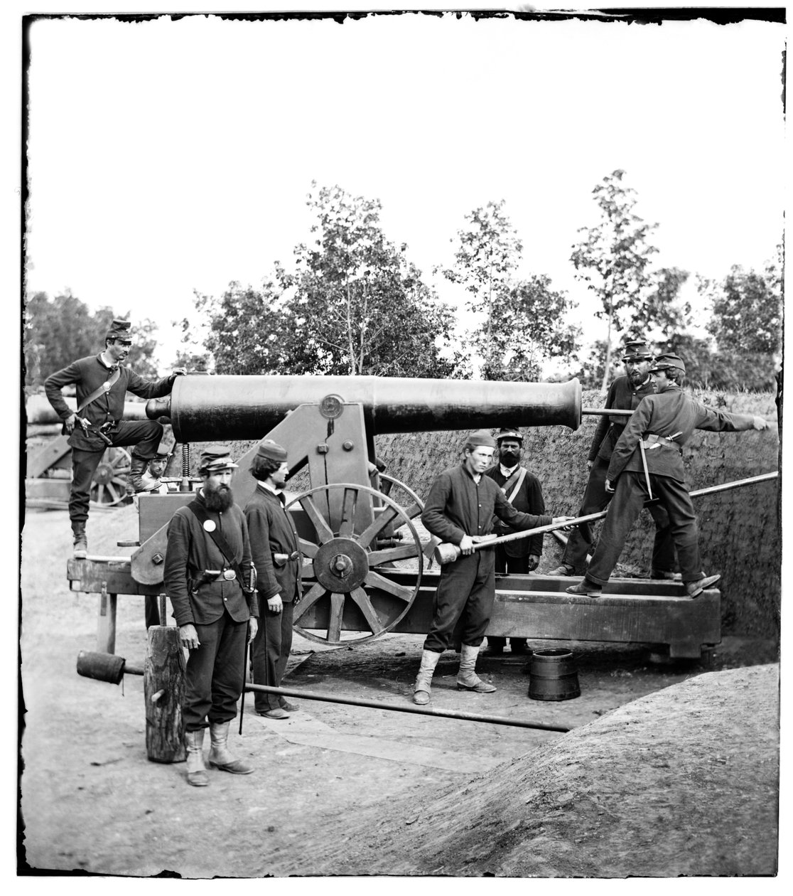 Raskas tykki Woodburyn linnakkeessa, Virginia, 1861 tekijältä American Photographer