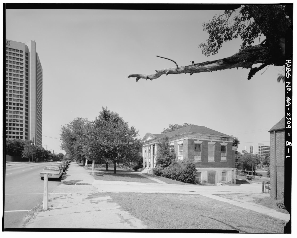 Asiayhteydessä etelästä pohjoiseen, Luckie Streetiä pitkin. - Clark Howell Homes, Anne Wallace Branch Carnegie Library, 538 Luckie Street, Atlanta, Fulton County, GA (m/v kuva) tekijältä American Photographer