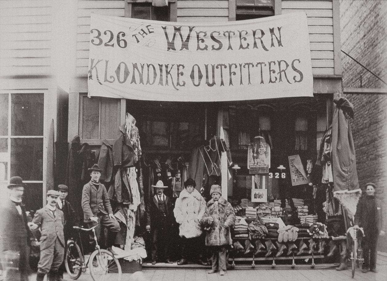 Klondike Outfitters -myymälä, Cordova Street, Vancouver 1897 (b/w kuva) tekijältä American Photographer