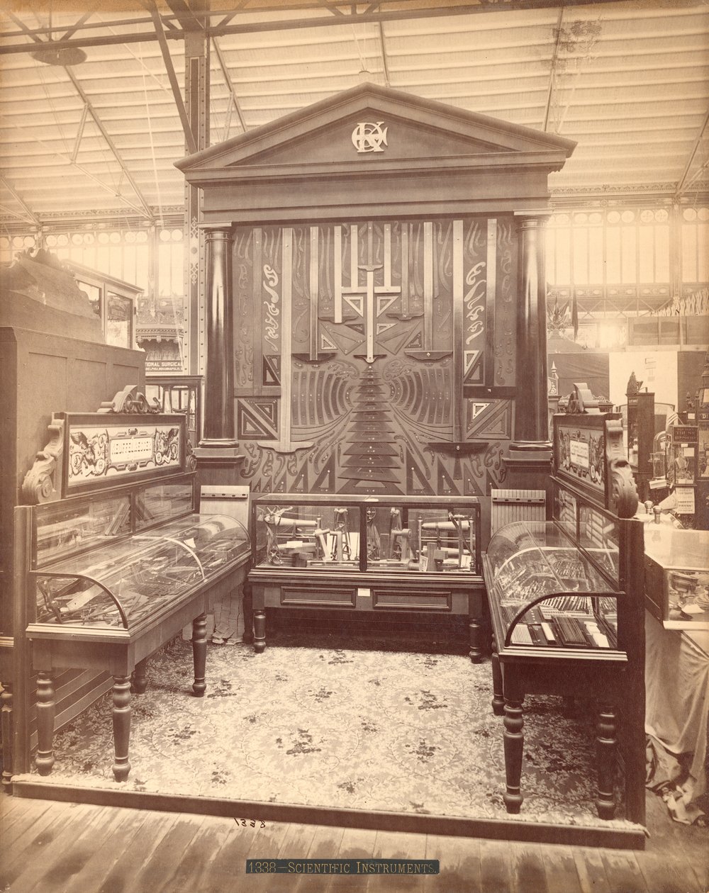 Kuffel & Essers -näyttely, päärakennus, Centennial International -näyttely, Philadelphia, 1876 (albumiprintti) tekijältä American Photographer