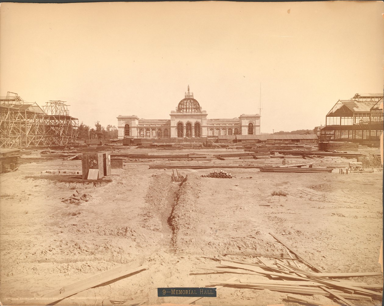 Memorial Hall -rakennuspaikka, satavuotisjuhlavuoden kansainvälinen näyttely 1876, Philadelphia tekijältä American Photographer