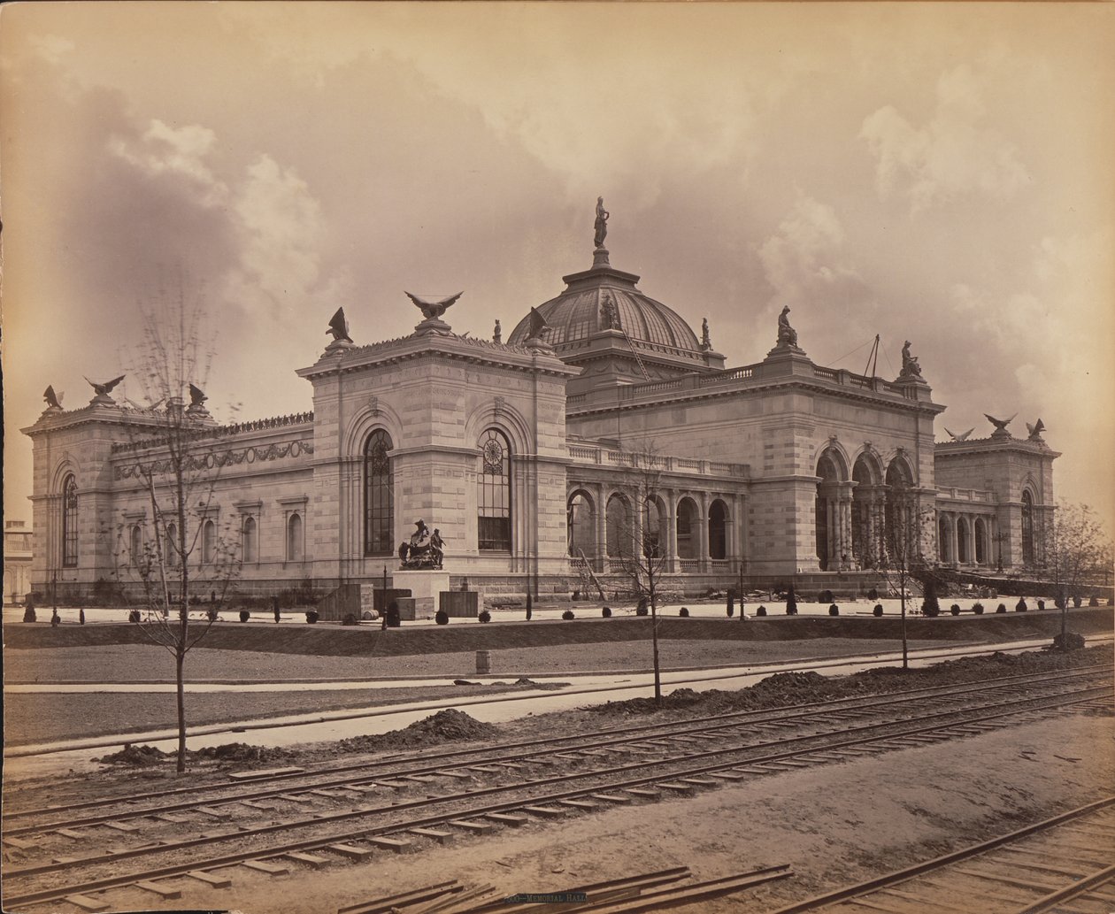 Satavuotisnäyttelyn muistosali, 1876 (gelatiinihopeaprintti) tekijältä American Photographer