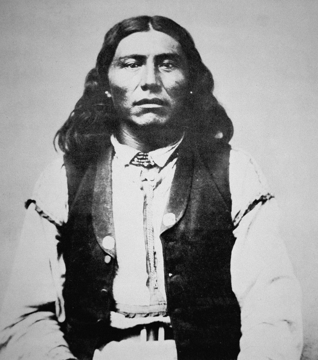 Naiche (k. 1874) Arizonan Chiricahua Apachesin päällikkö (m/v kuva) tekijältä American Photographer