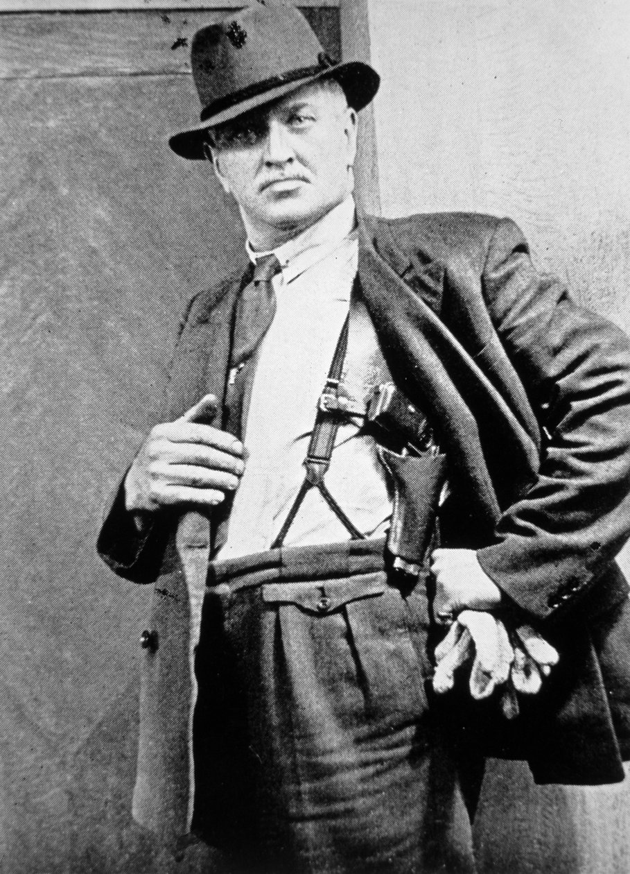 New Yorkin poliisietsivä, n. 1920 (valkovalkoinen) tekijältä American Photographer
