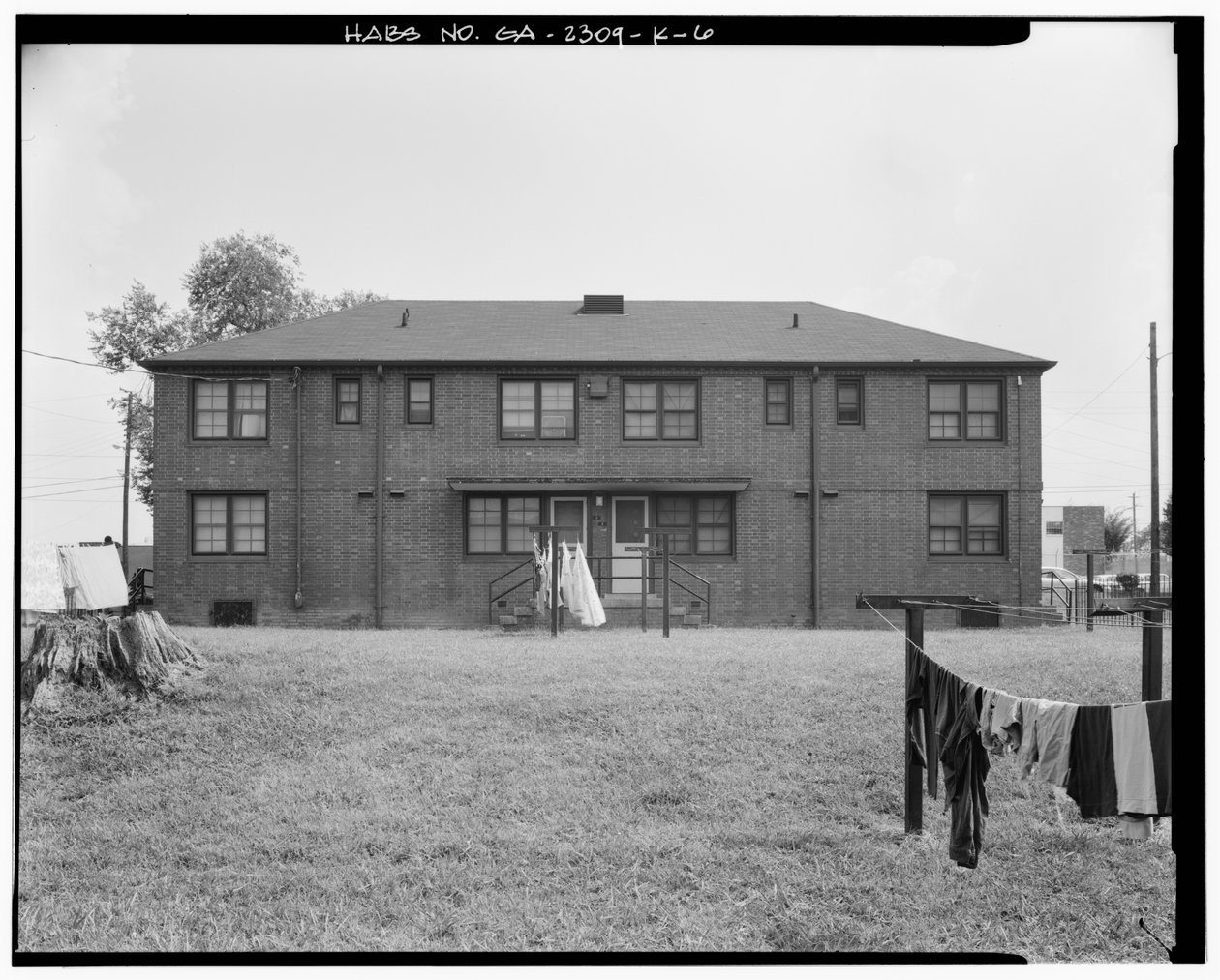 Pohjoispuoli - Clark Howell Homes, Building H-1, 253 Mills Street, Atlanta, Fulton County, GA (m/w kuva) tekijältä American Photographer