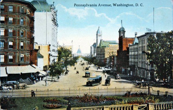 Pennsylvania Avenue, Washington D.C, n. 1910 (väri litho) tekijältä American Photographer