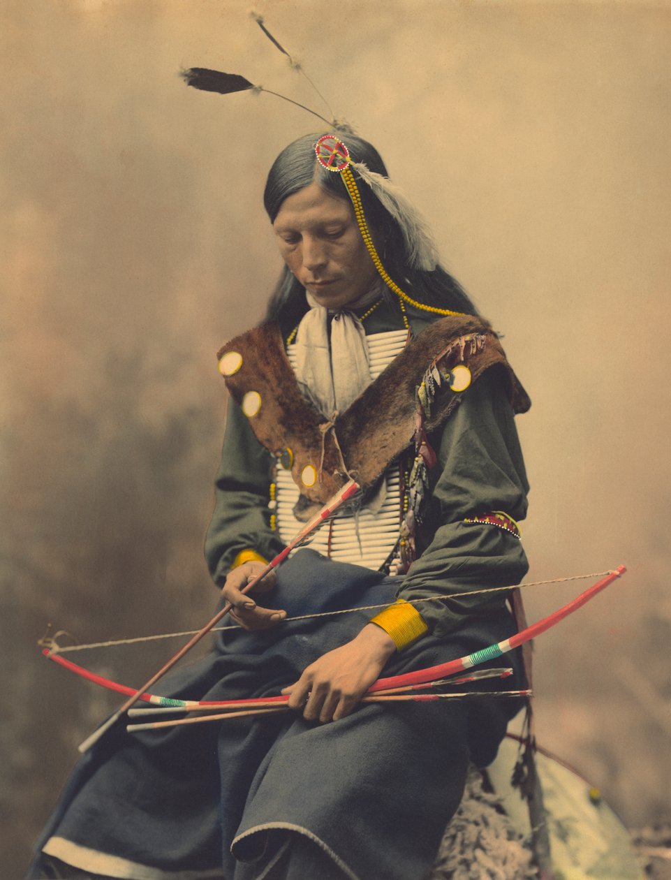 Oglala Sioux Council Chief Bone -kaulakorun muotokuva tekijältä American Photographer