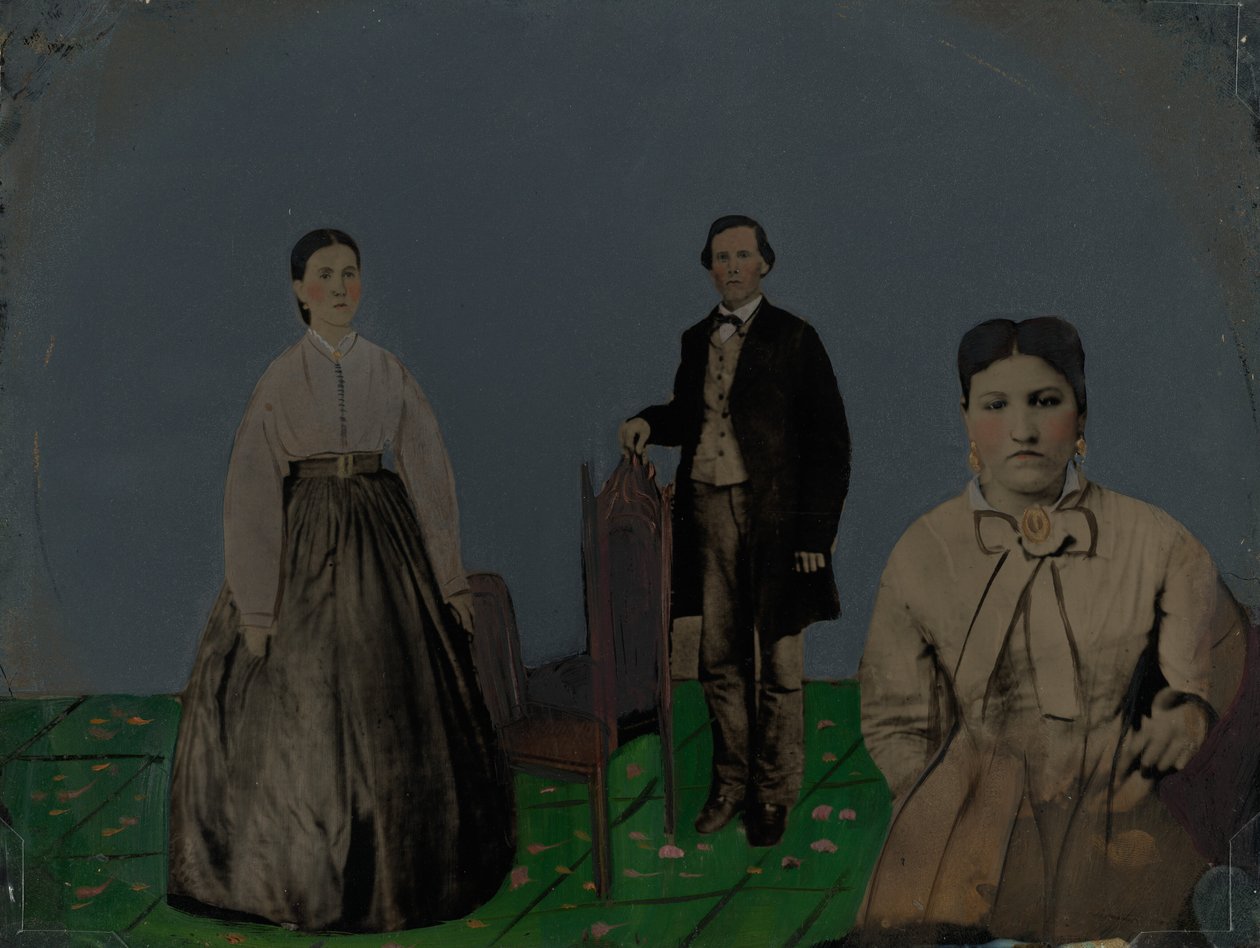 Muotokuva kahdesta naisesta ja miehestä,1860-luku (kuva) tekijältä American Photographer