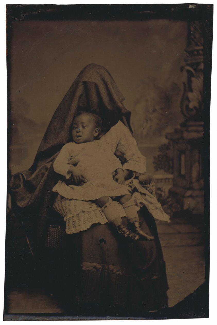 Piilotetun naisen ja lapsen muotokuva,c. 1875 (kuva) tekijältä American Photographer