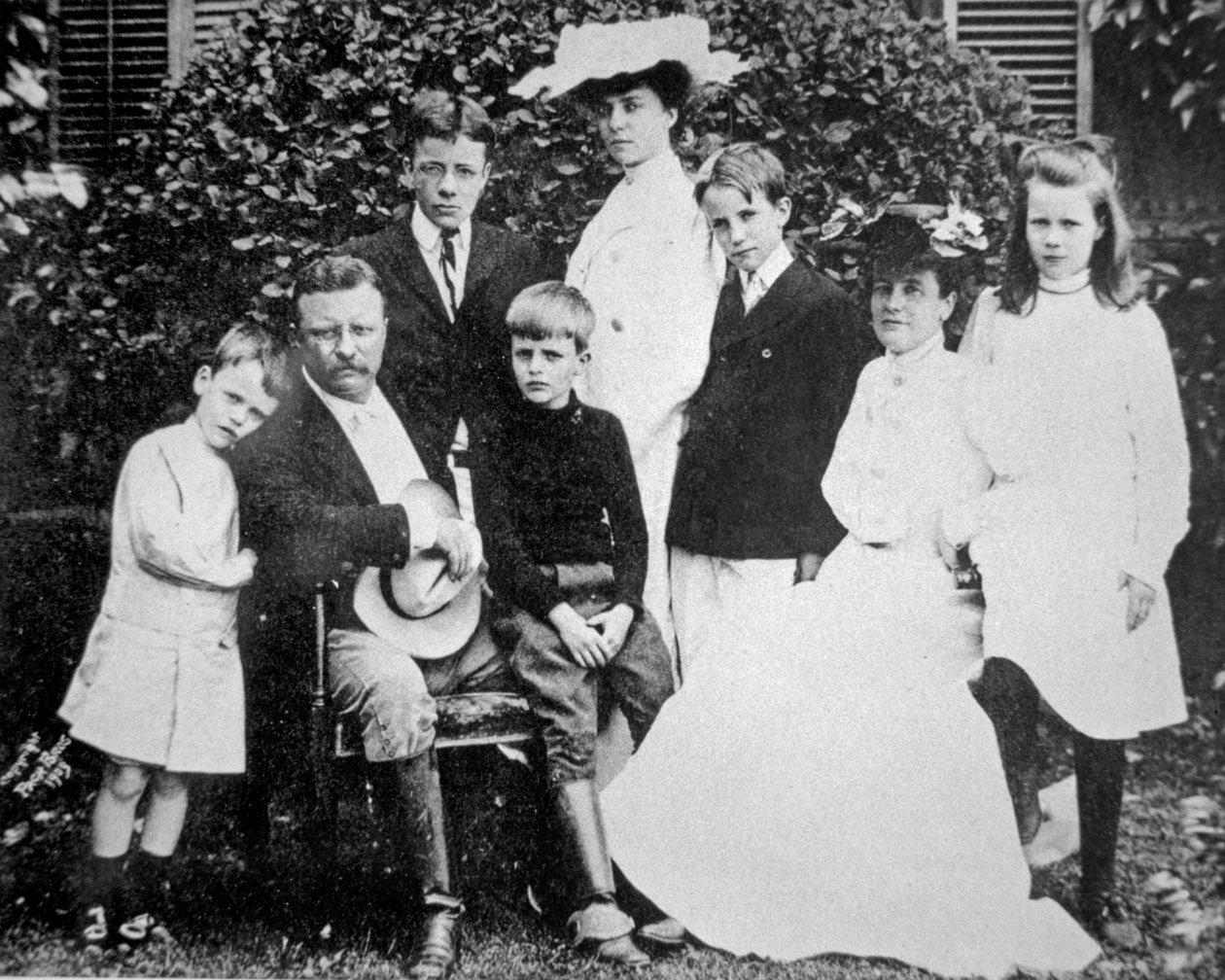 Presidentti Theodore Roosevelt vaimonsa ja perheensä kanssa tekijältä American Photographer