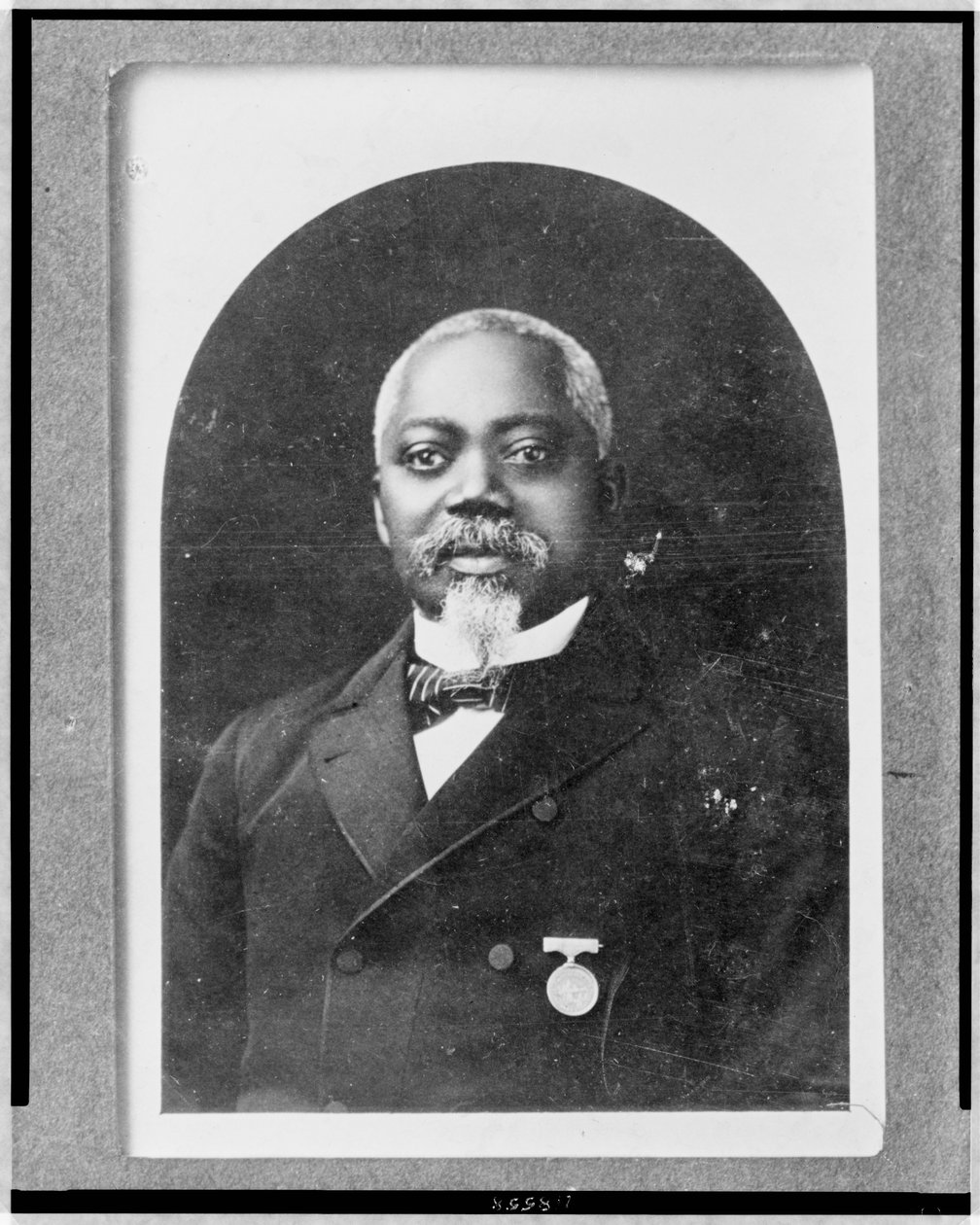 Sgt. William Carney, pää ja hartiat muotokuva, kasvot edessä, n. 1900 (b/w kuva) tekijältä American Photographer