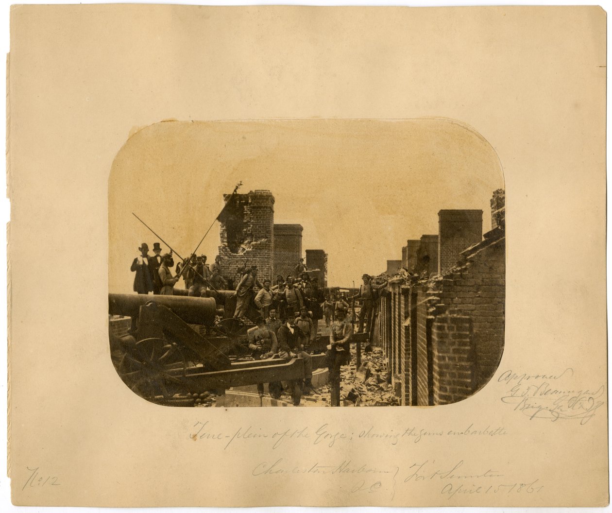 Sotilaat voitettujen unionin joukkojen evakuoinnin jälkeen, Fort Sumterin taistelu, 1861 tekijältä American Photographer
