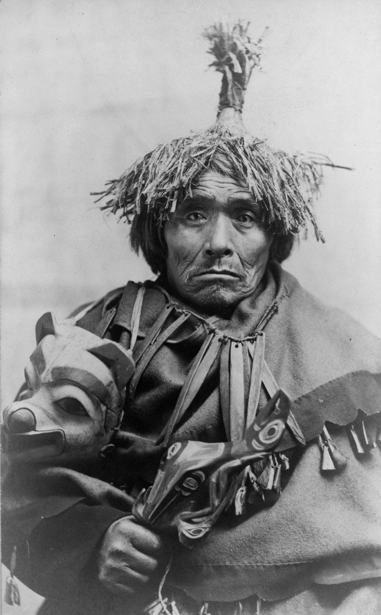 Takou Intian lääkäri, Alaska, n. 1899 (m/w kuva) tekijältä American Photographer