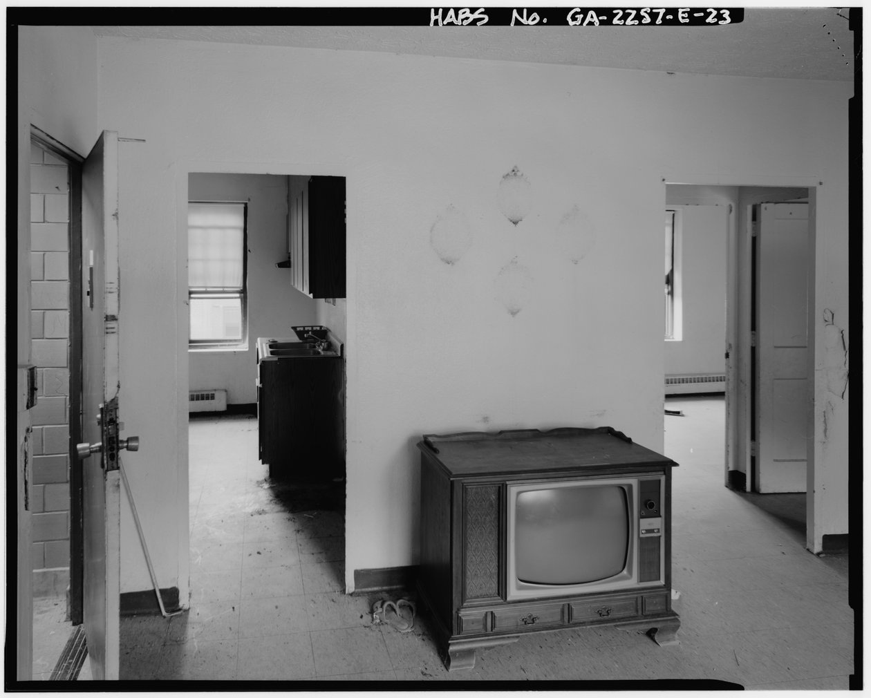Techwood Homes, Building No. 3, 559 Techwood Drive & 129-135 Merrit Avenue, Atlanta, Fulton County, GA (m/v kuva) tekijältä American Photographer