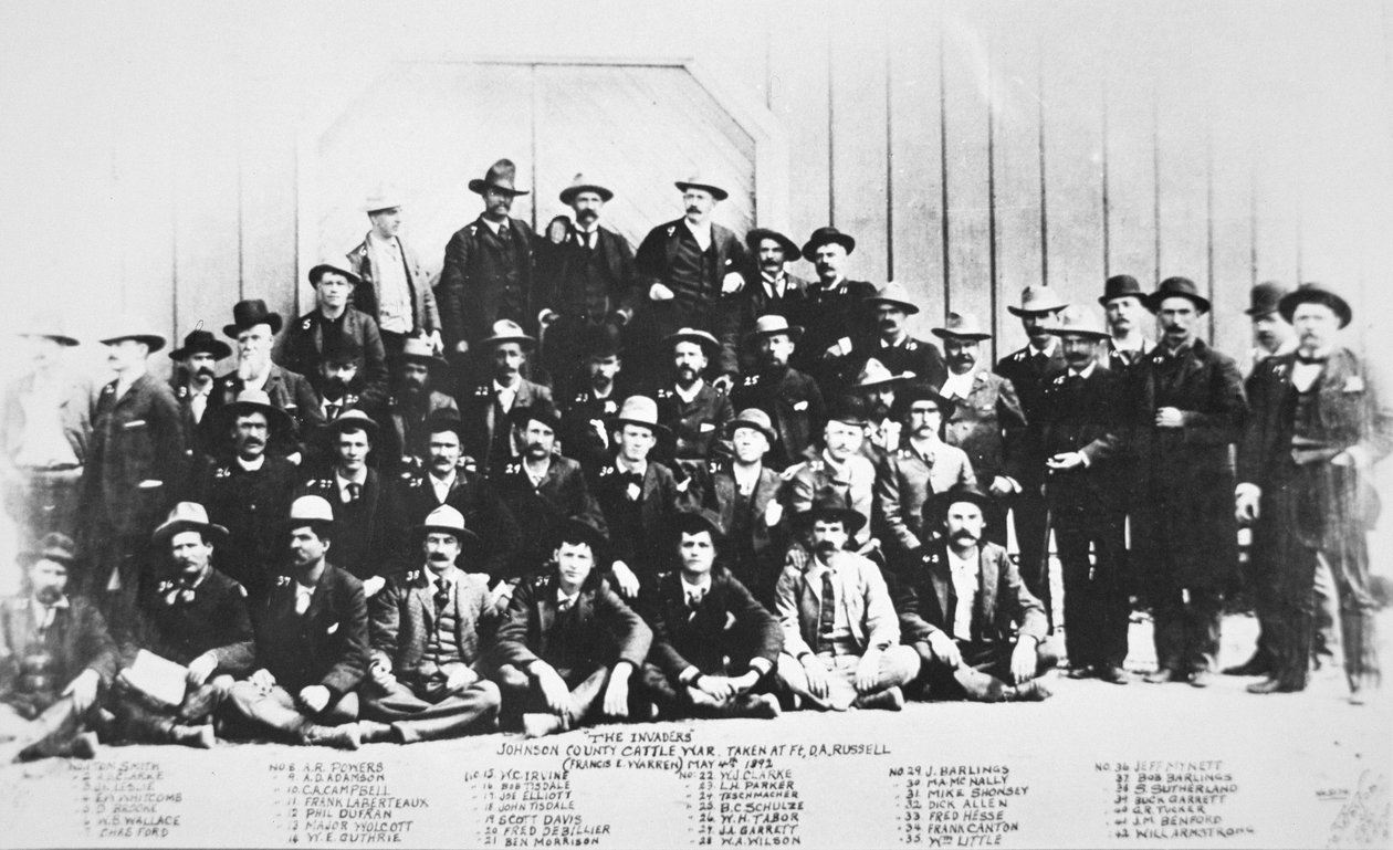Johnson Countyn Wyomingin sodan "hyökkääjät". tekijältä American Photographer