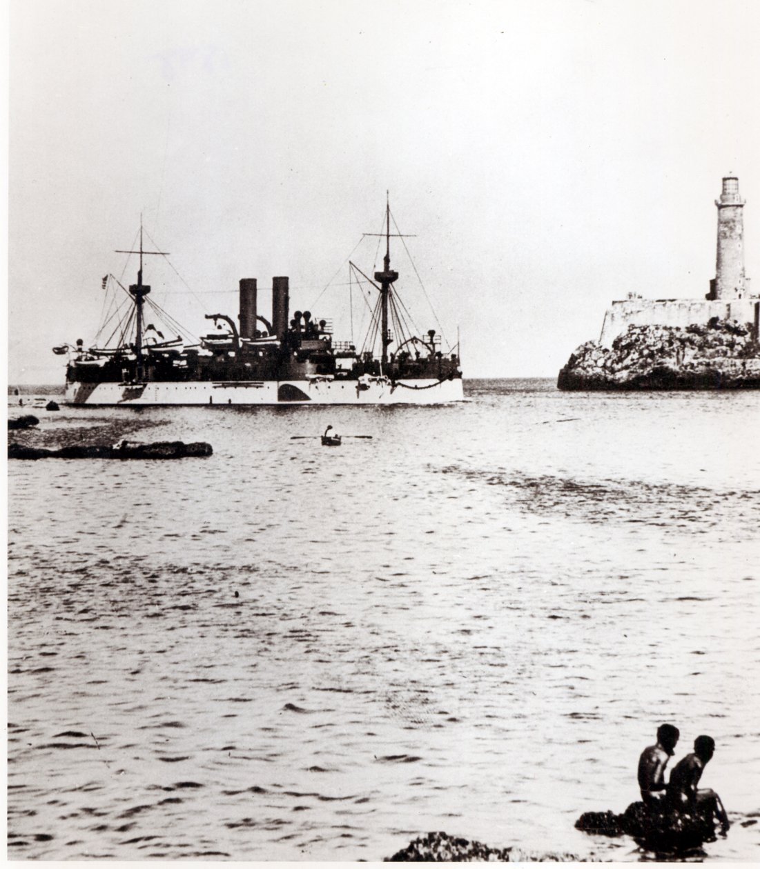 USS Maine saapuu Havannan satamaan, Kuubaan, 1898 (katso 206526, 206527) tekijältä American Photographer