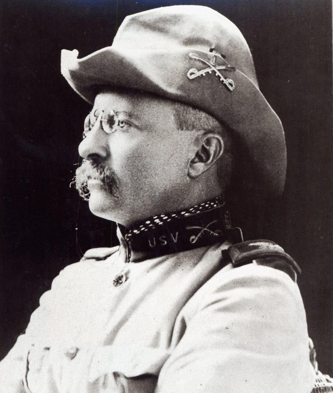 Theodore Roosevelt Yhdysvaltain 1. vapaaehtoisen ratsuväen everstiluutnanttina vuonna 1898 (m/v kuva) tekijältä American Photographer