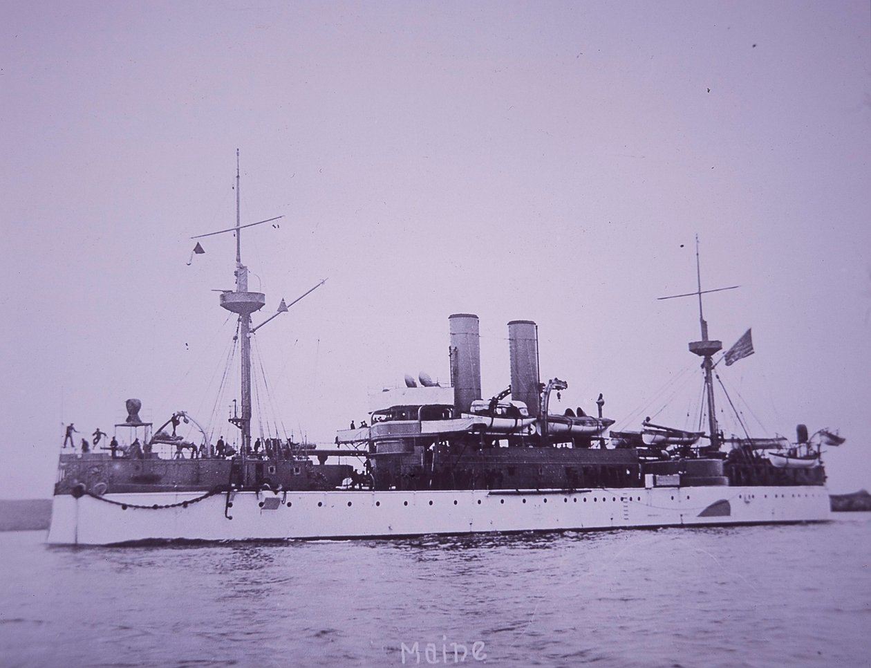 USS Maine, myöhemmin upposi Havannan satamassa tekijältä American Photographer