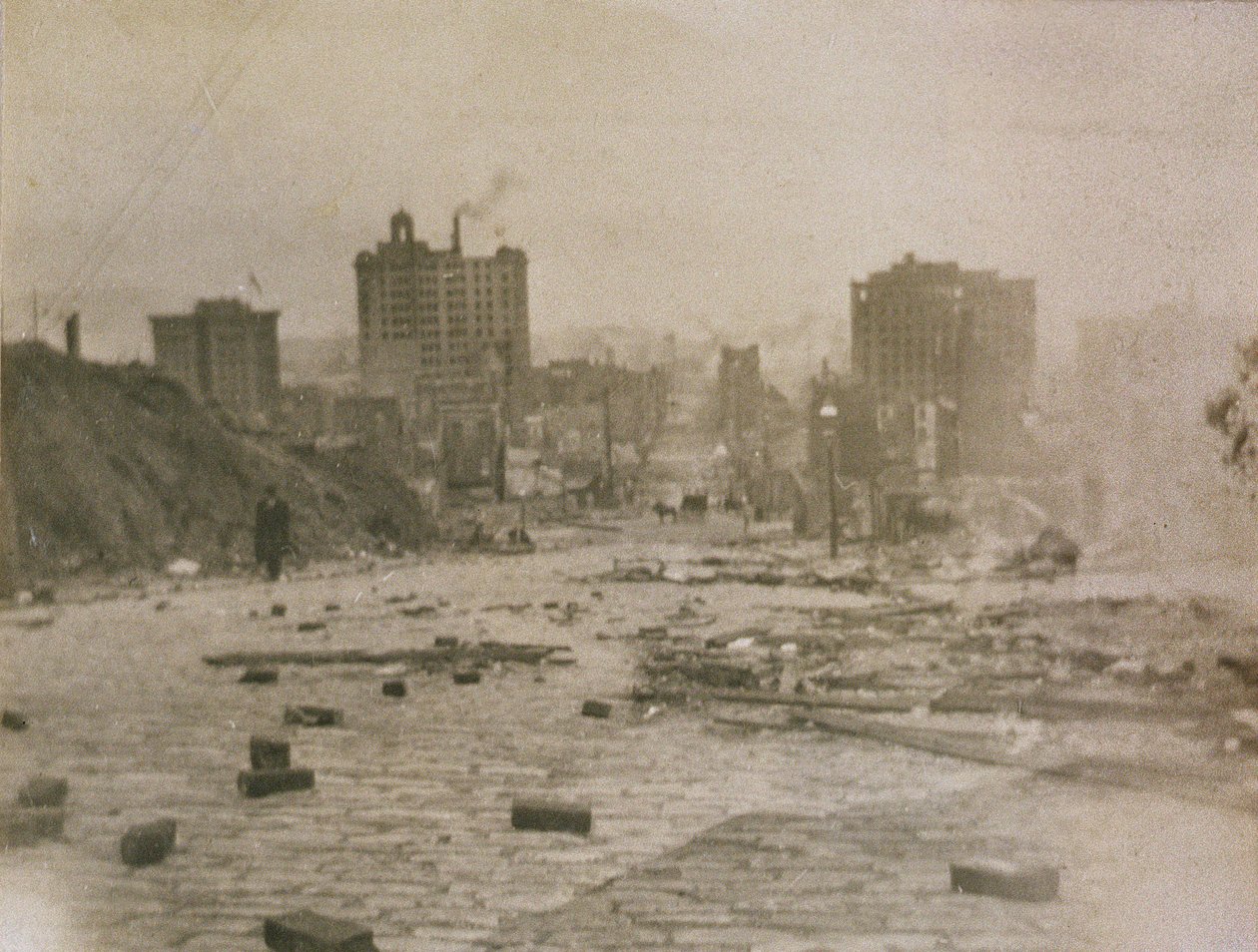 Näkymä San Franciscon horisonttiin ja savua maanjäristyksen aiheuttamasta tulipalosta, 1906 tekijältä American Photographer