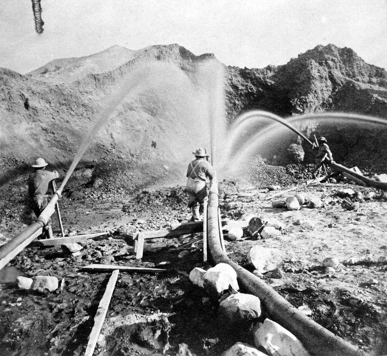 Washing Gold from the Hills, n. 1866, Lawrence ja Houseworthin julkaisemasta Gems of California Scenerystä, 1866 tekijältä American Photographer