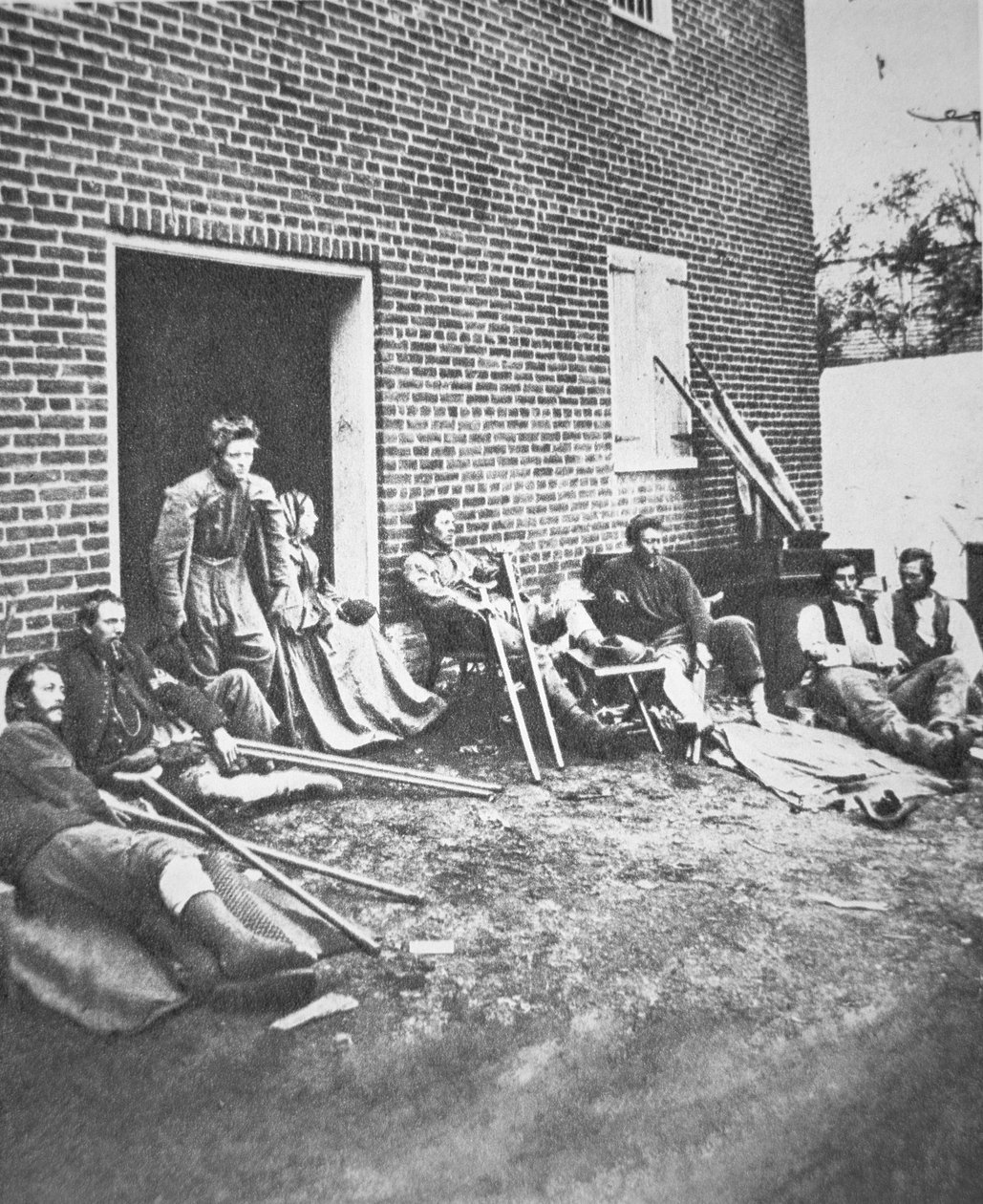 Haavoittuneet sotilaat Chancellorsvillen taistelun jälkeen toukokuussa 1863 (m/v kuva) tekijältä American Photographer