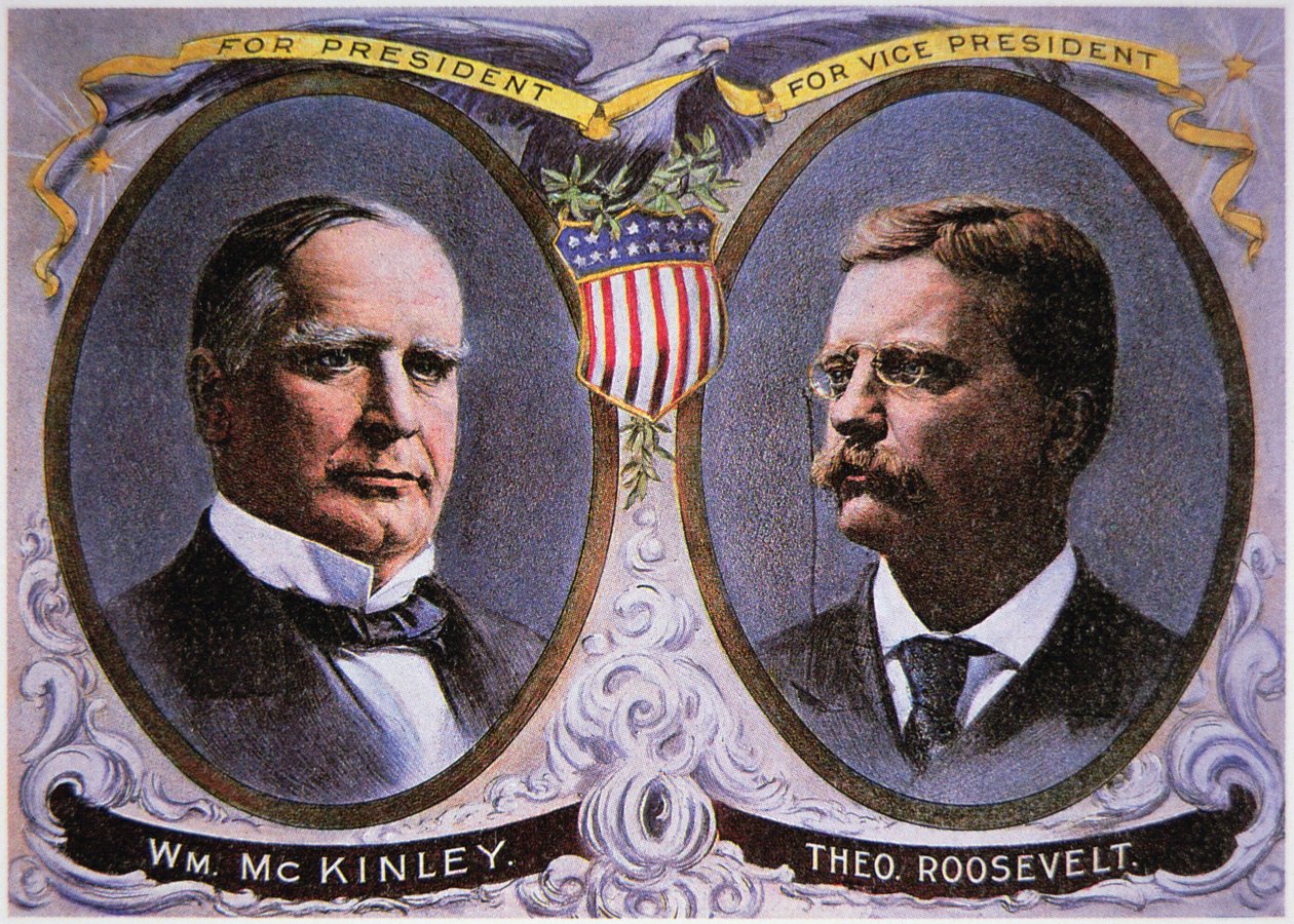 Kampanjajuliste William Mckinleylle (1843-1901) presidentiksi ja Theodore Rooseveltille (1858-1919) varapresidentiksi tekijältä American School
