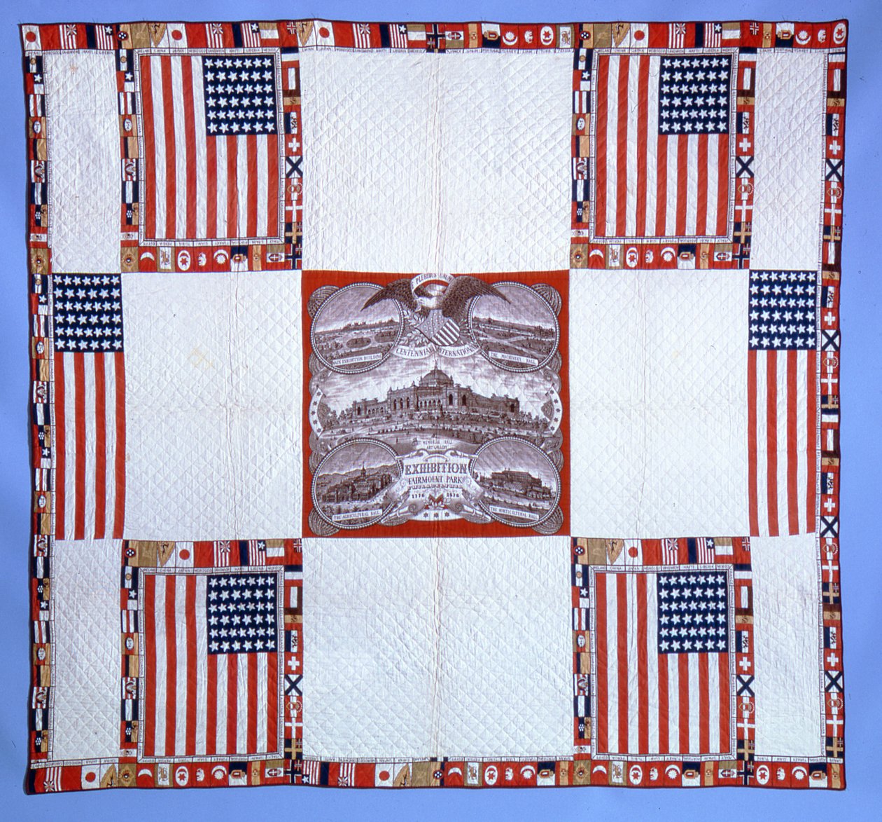 Centennial quilt, Massachusetts, 1876 (puuvilla) tekijältä American School