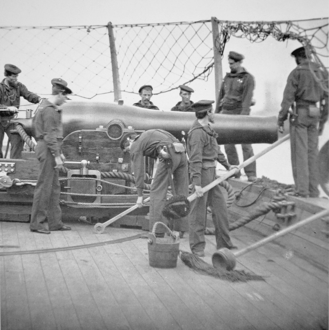 Federal Sailors Man 9 tuuman Dahlgren Gun (m/w valokuva) tekijältä American School