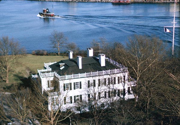 Gracie-kartano tekijältä American School
