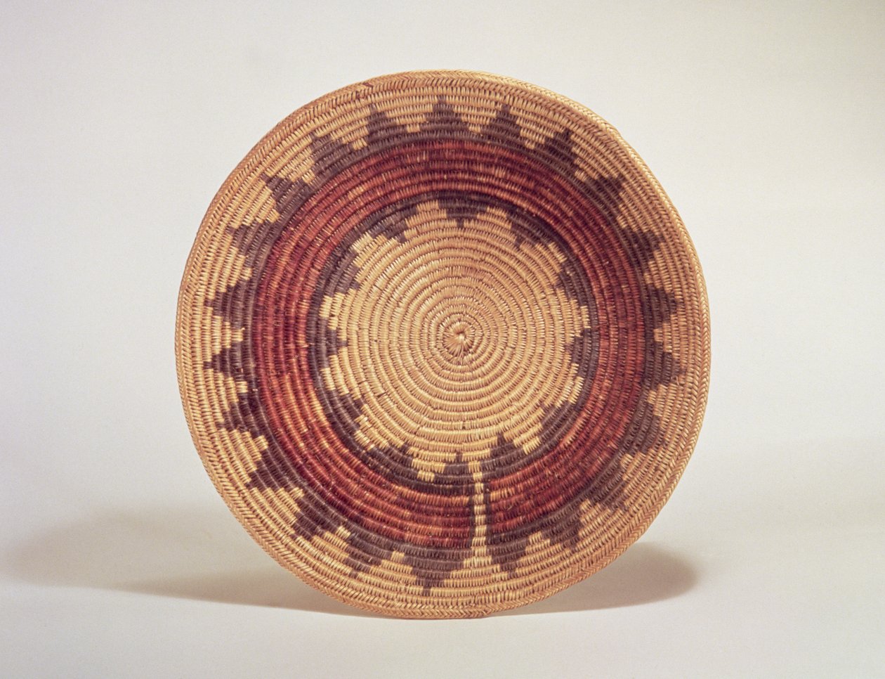 Hopi kori (kudottua kuitua) tekijältä American School