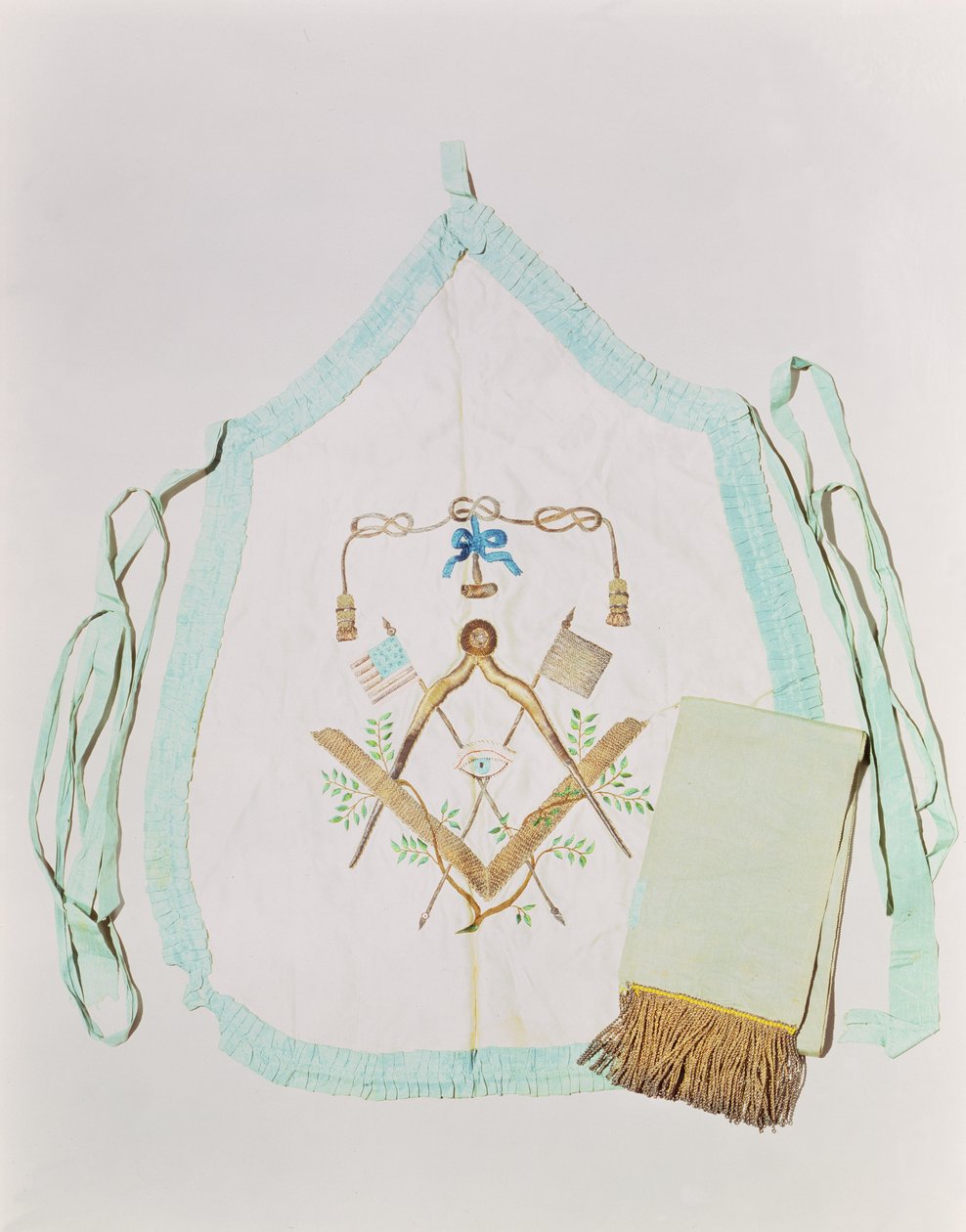 Vapaamuurarien esiliina ja puitteet, 1770-1800 (silkki- ja metallilanka) tekijältä American School