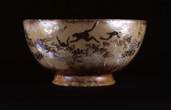 Punch Bowl valmistettu "pasta tahnalla" -menetelmällä Rookwoodin tehtaalta Cincinnatista, Ohiosta tekijältä American School