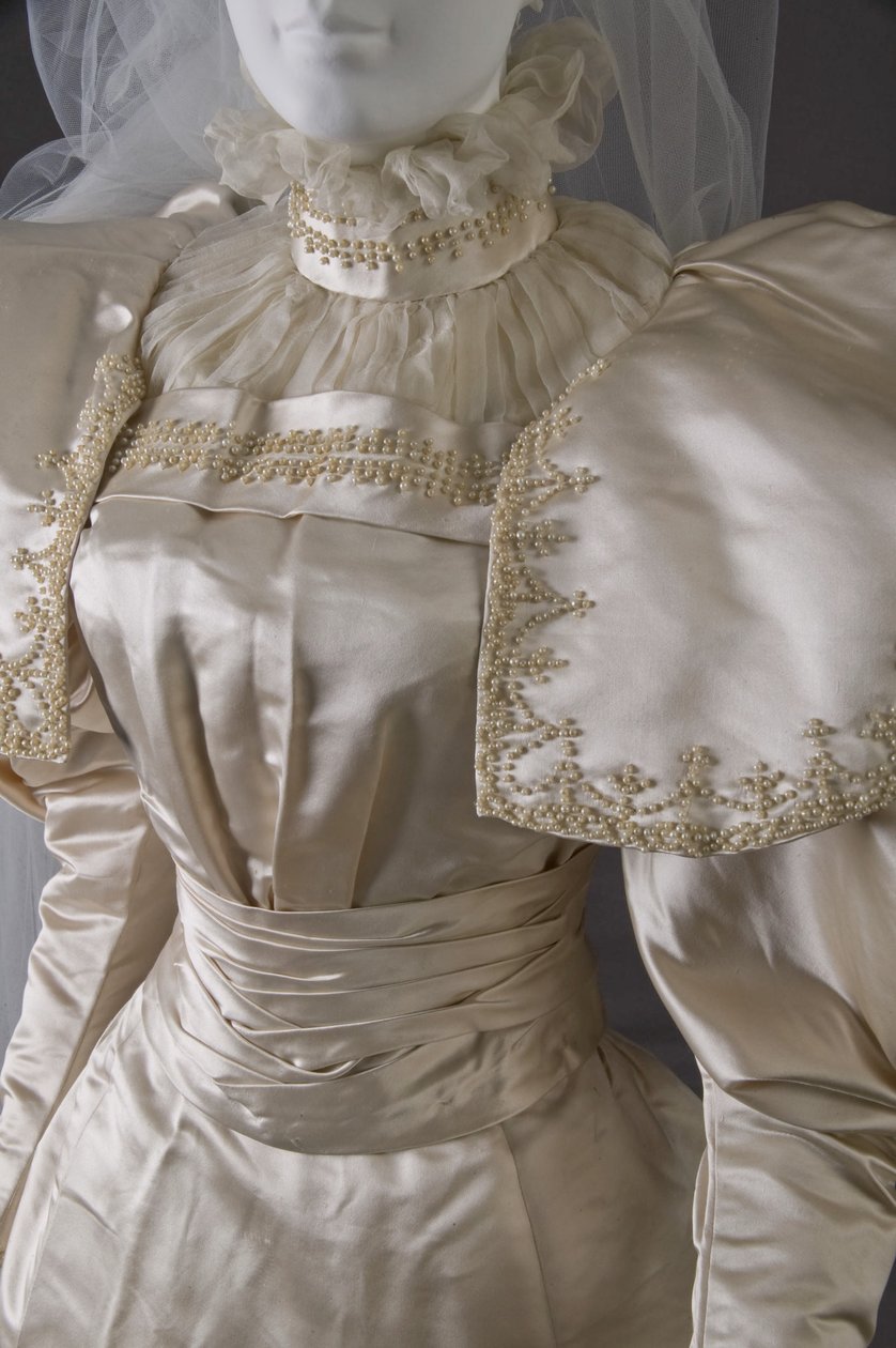 Wedding dress tekijältä American School