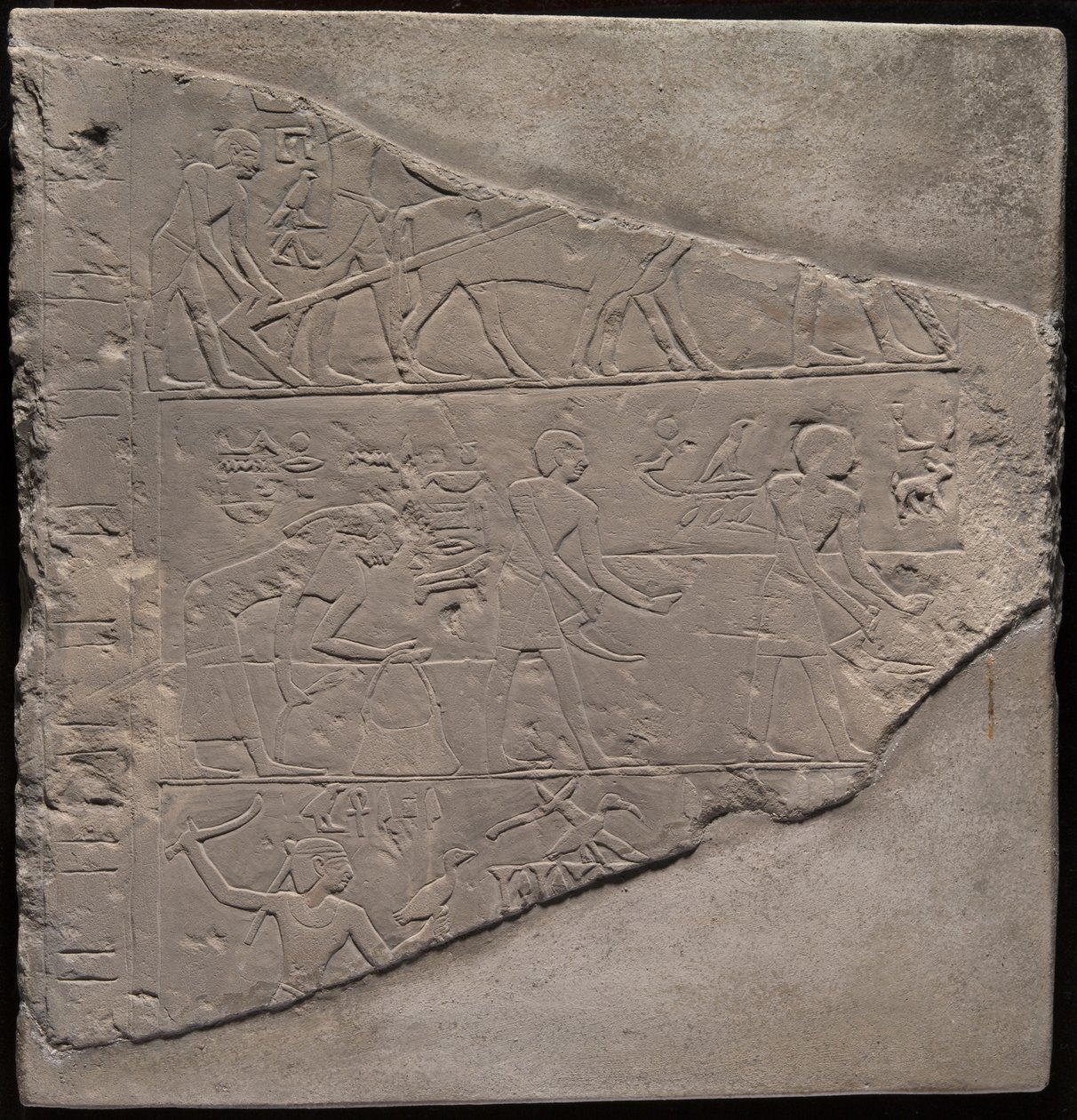 Kyntöä, sadonkorjuuta ja karjanhoitoa kuvaavan stellikuvan katkelma. tekijältä Ancient Egyptian