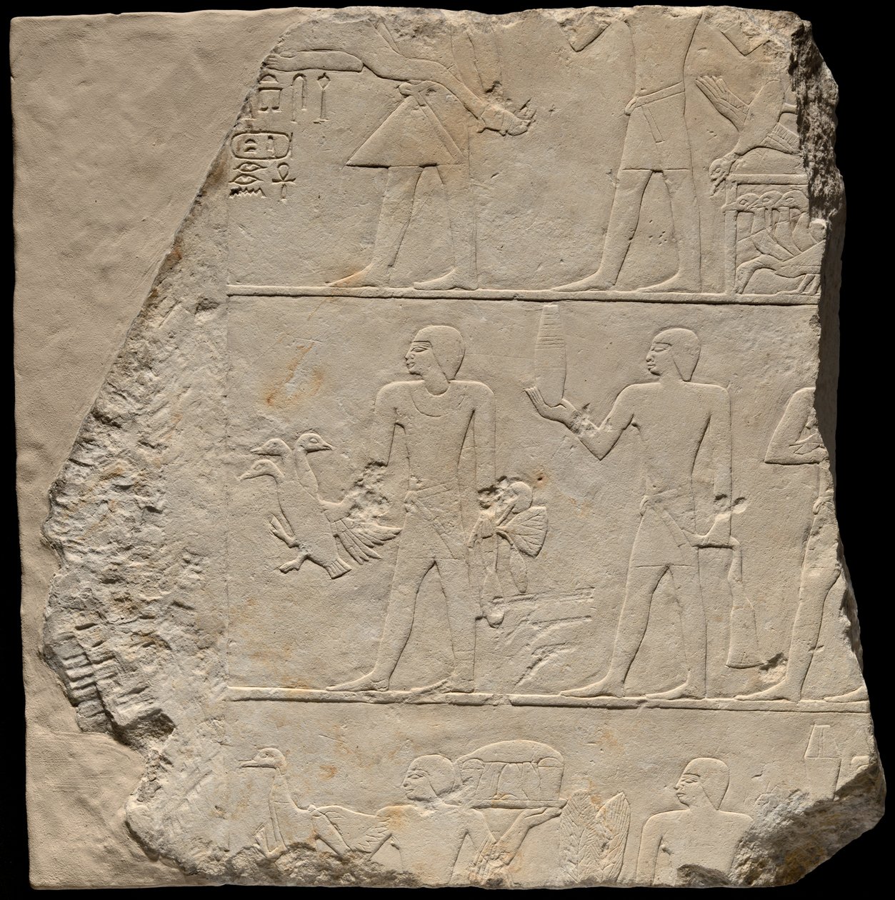 Haudan seinän katkelma, joka kuvaa uhrin kantajia. tekijältä Ancient Egyptian